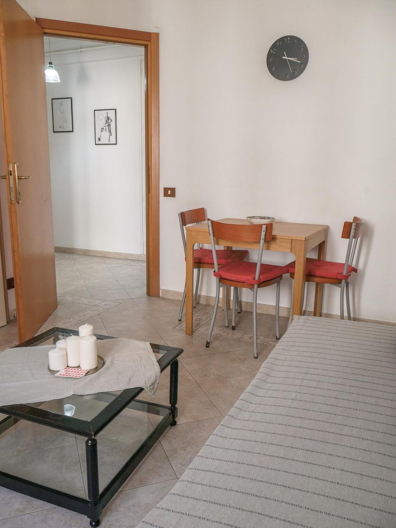 Modern 1 Bedroom Near Metro ローマ エクステリア 写真