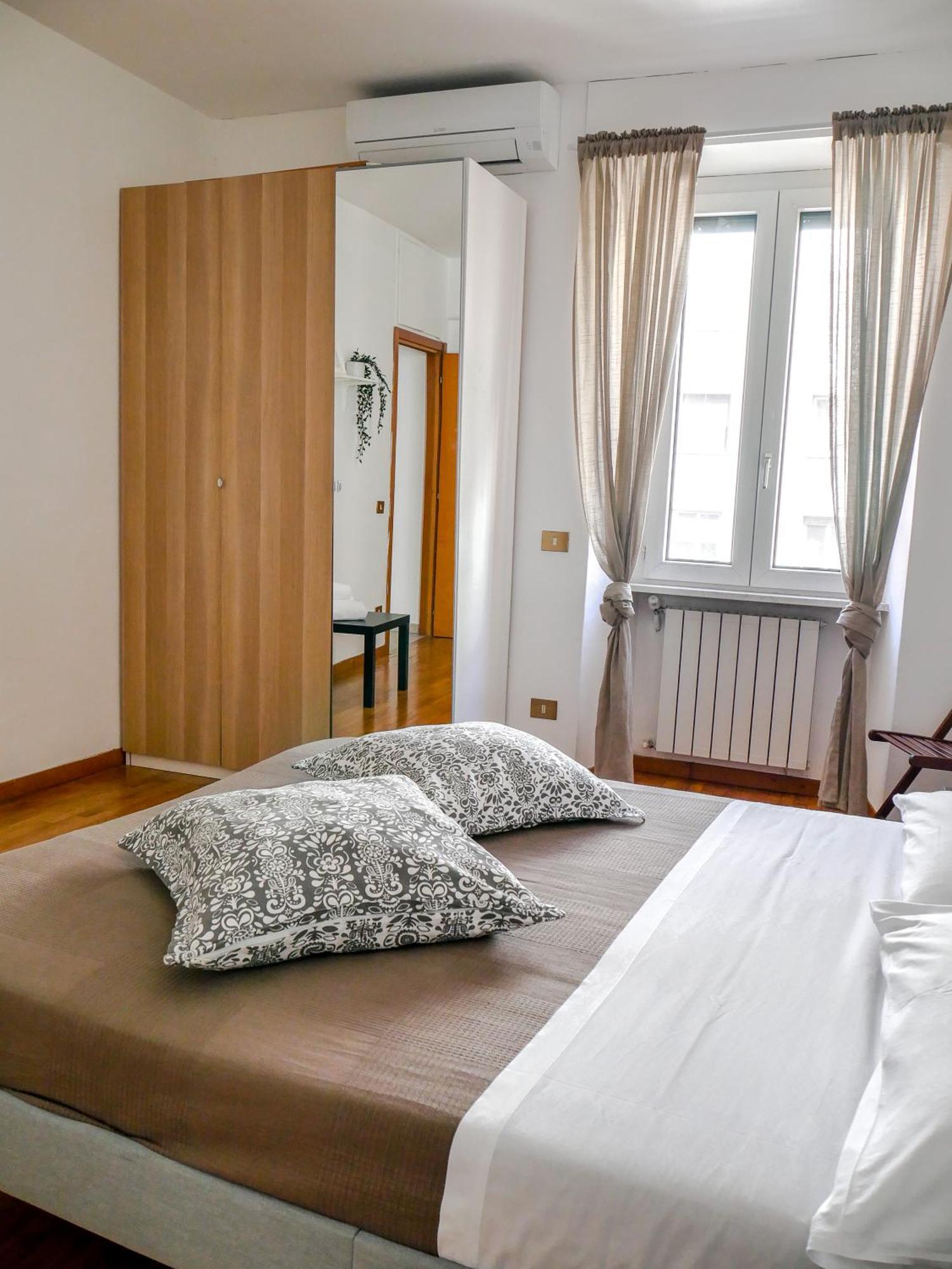 Modern 1 Bedroom Near Metro ローマ エクステリア 写真